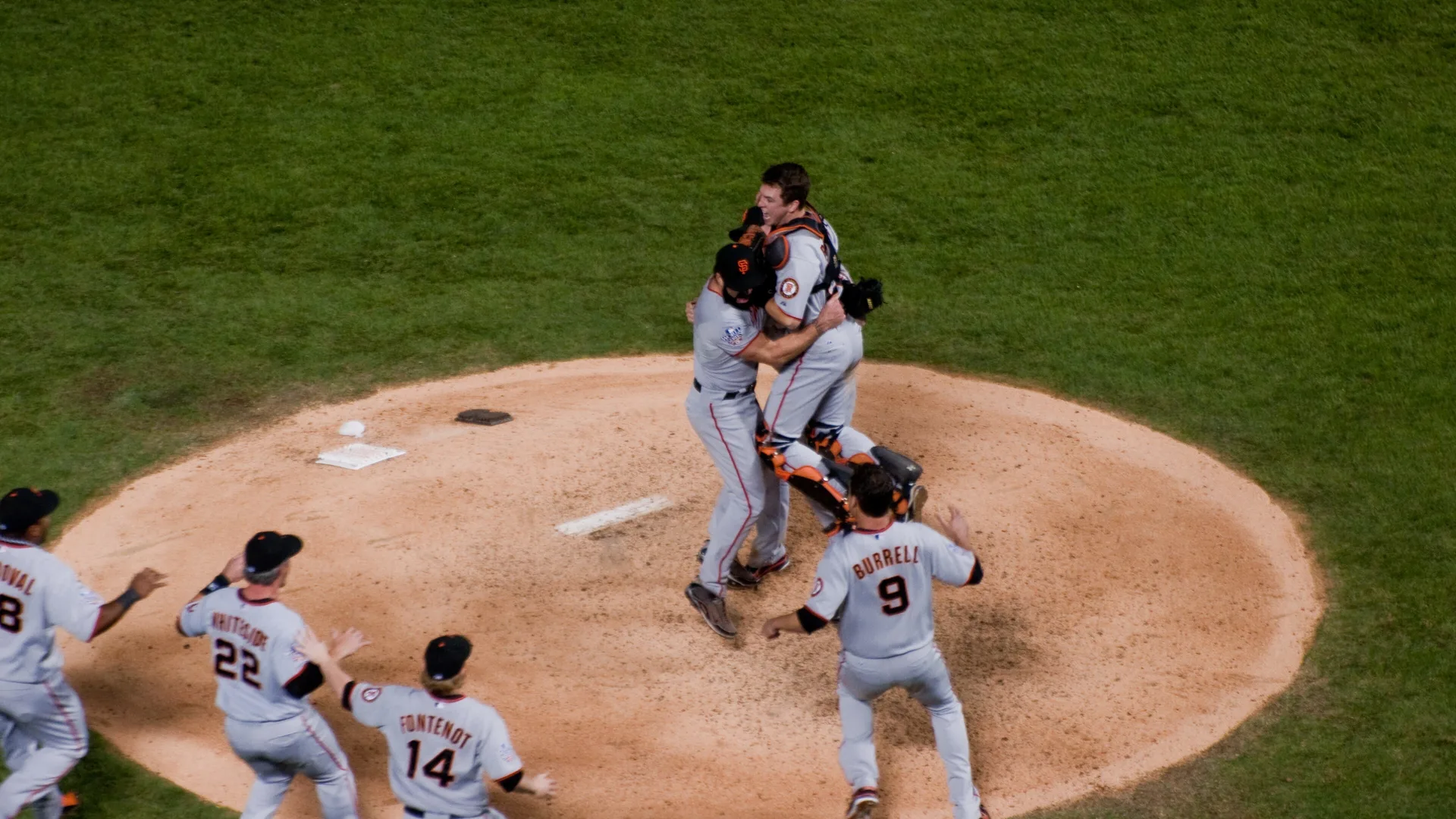 MLB 마운드 장면